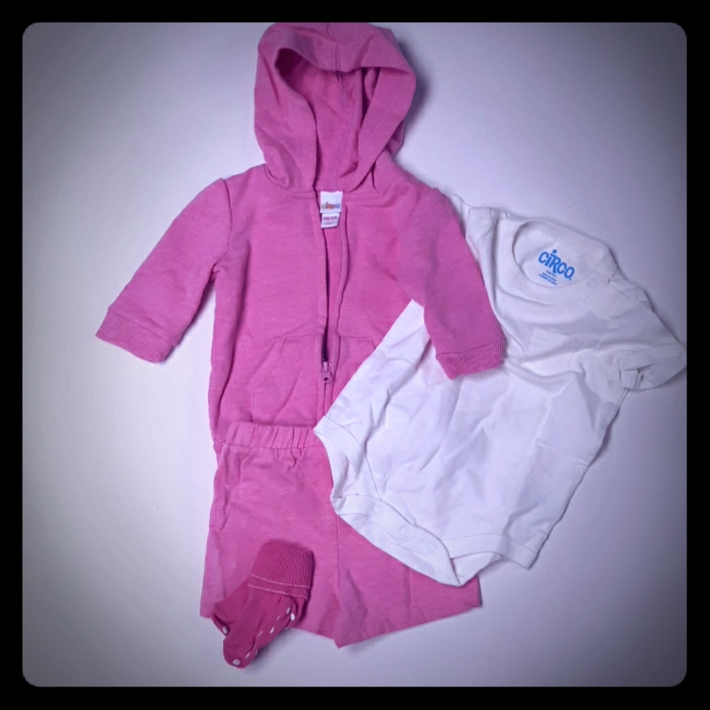 Newborn hoodie with shorts, onesie and socks. New